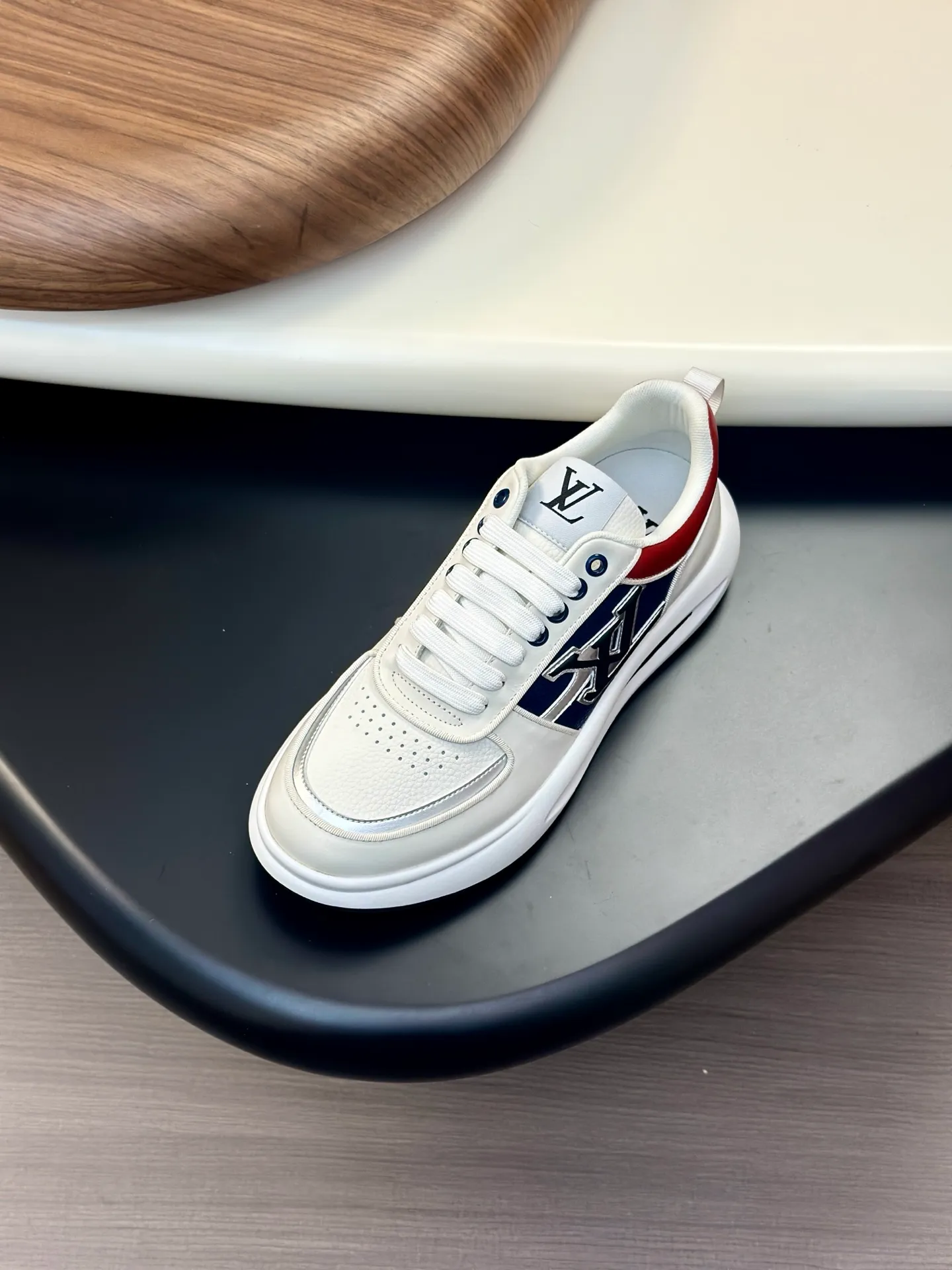 Men's shoes💰780 Lv 🔍Top purchasing agent🇮🇹 Louis Vuitton, the sports sneaker counter is synchronized, the uppers are imported from Italy, high-quality splicing colorful and complex crafts, the imported mesh padding is soft and comfortable, soles: original soles specially provided by the original factory, T men's men's shoes 💰U exclusive movable molded soles are super comfortable, original factory and single goods, 🔍🔍high quality, you can enter and leave the counter at will, welcome to compare, code number 38-44 (customized 45)